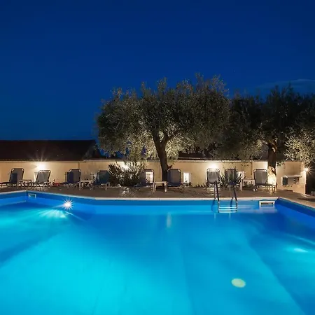 Olive Grove Poolside Μπενίτσες